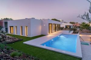 Chalet en venta en Orihuela, Las Colinas Golf photo 0
