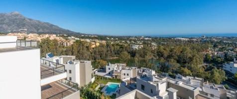 Aticos en venta en Marbella, Nueva Andalucia photo 0
