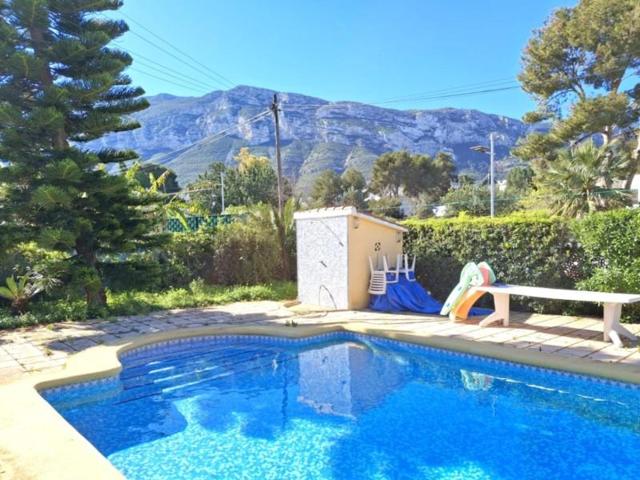 Chalet en venta en Denia photo 0