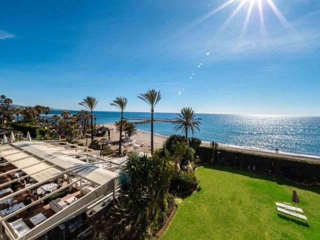 Apartamento en venta en Marbella, Marbella, Puerto Banús photo 0