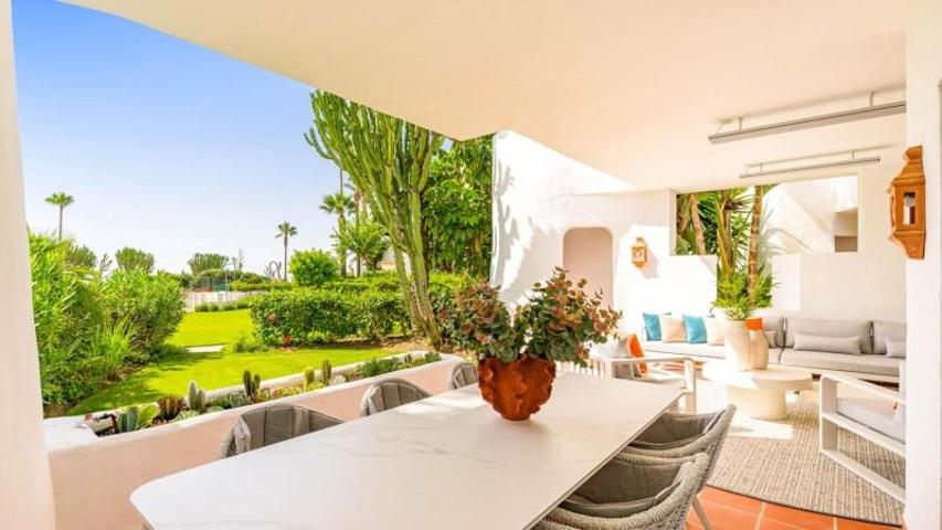 Apartamento en venta en Estepona, Costalita, New Golden Mile photo 0