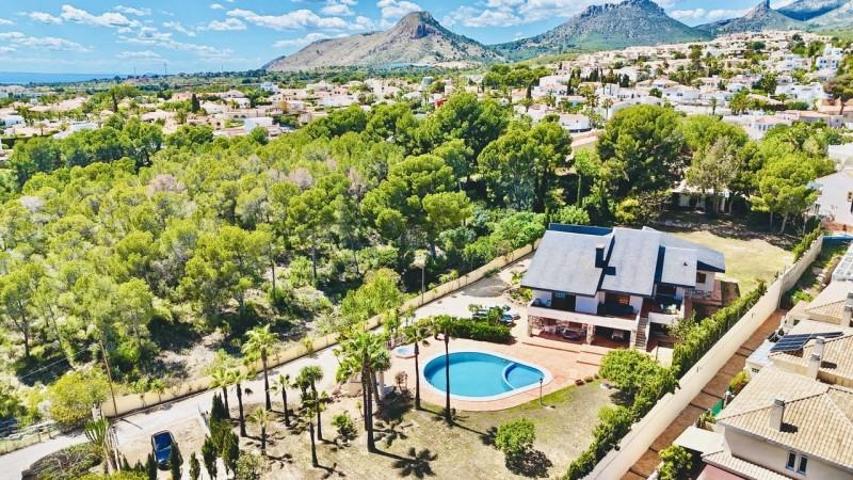 Chalet en venta en La Nucia photo 0