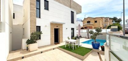 Chalet en venta en Orihuela Costa photo 0