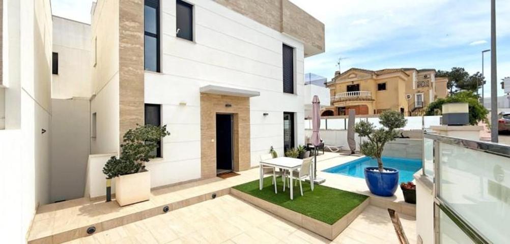 Chalet en venta en Orihuela Costa photo 0