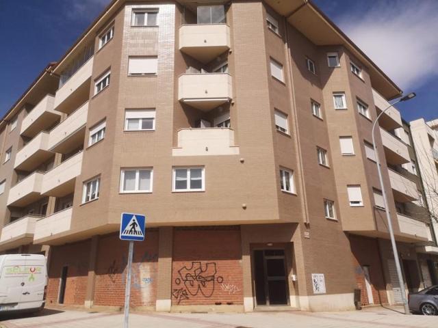 Local comercial en venta en León, San Pedro photo 0