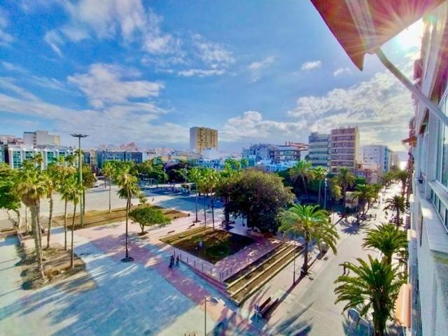 Piso en venta en Las Palmas de Gran Canaria, Santa Catalina photo 0