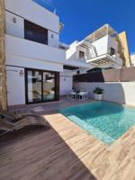Adosada en venta en Villamartin photo 0