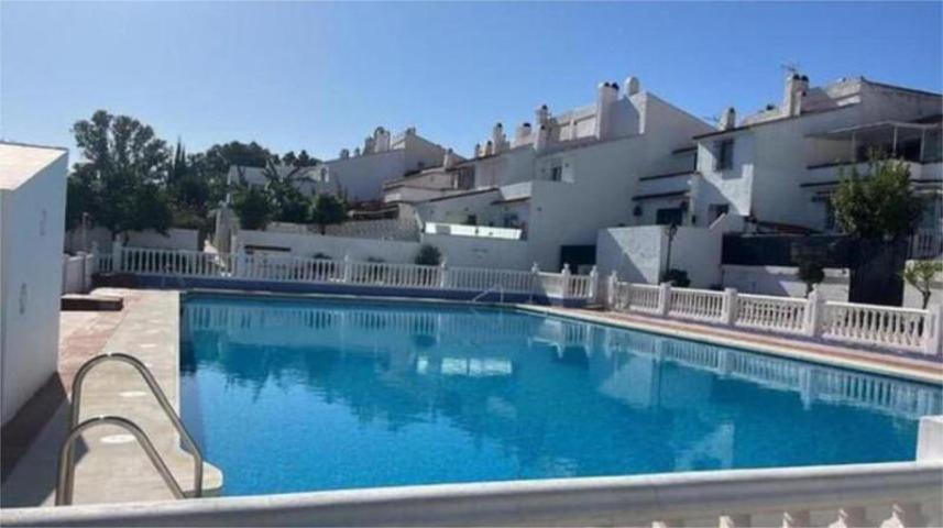 Adosada en venta en Estepona, Nueva Atalaya photo 0