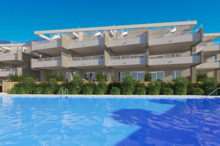 Apartamento en venta en Estepona, Estepona Golf photo 0