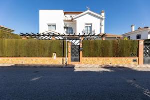Chalet en venta en Albolote, Parque del cubillas photo 0