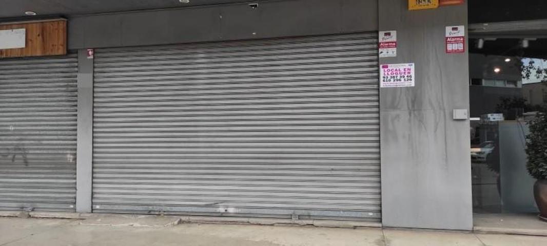 Local comercial en alquiler en Badalona, Montigalà photo 0
