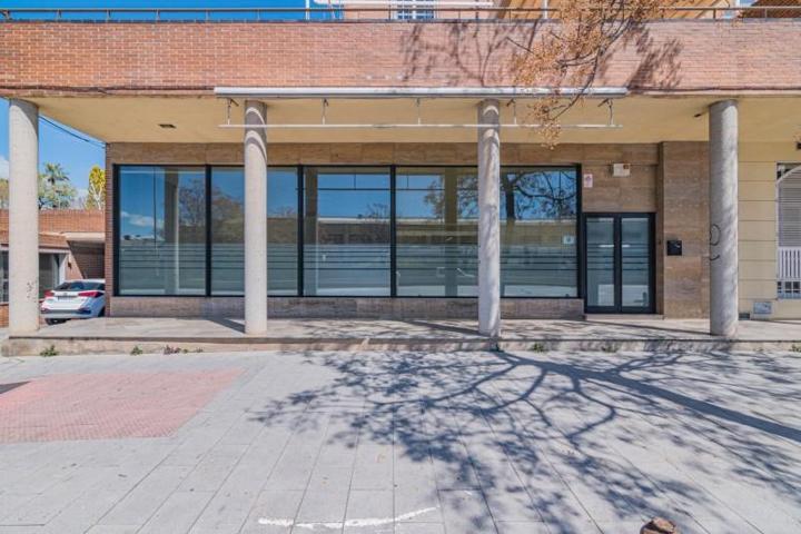 Local comercial en venta en Granada, Villarejo photo 0