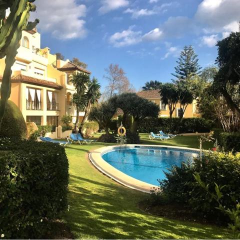 Apartamento en venta en Marbella, Costa del Sol photo 0