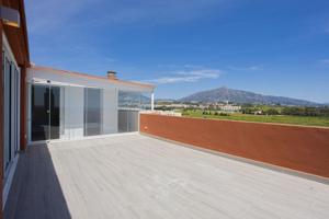 Aticos en venta en San Pedro de Alcántara, Costa del Sol photo 0