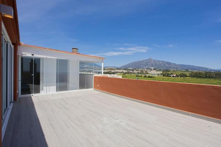 Aticos en venta en San Pedro de Alcántara, Costa del Sol photo 0