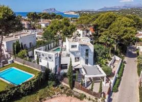Chalet en venta en Moraira, Puerto photo 0