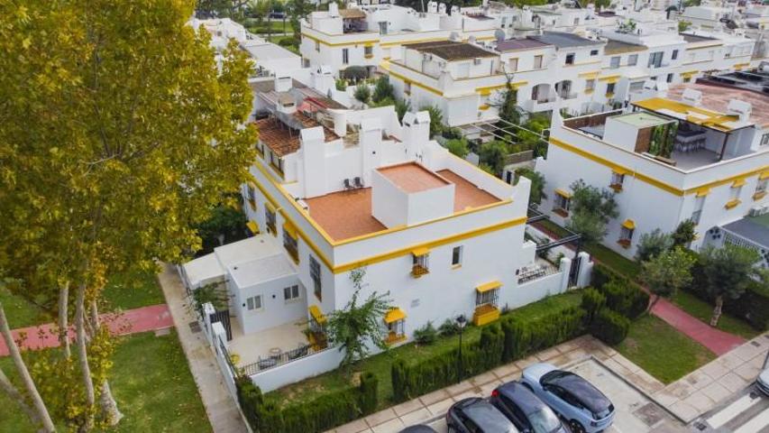 Adosada en venta en Marbella, Marbella Golden Mile - Beach Side Golden Mile photo 0
