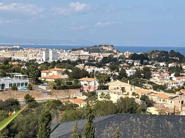 Chalet en venta en Denia, Playa de Las Rotas photo 0