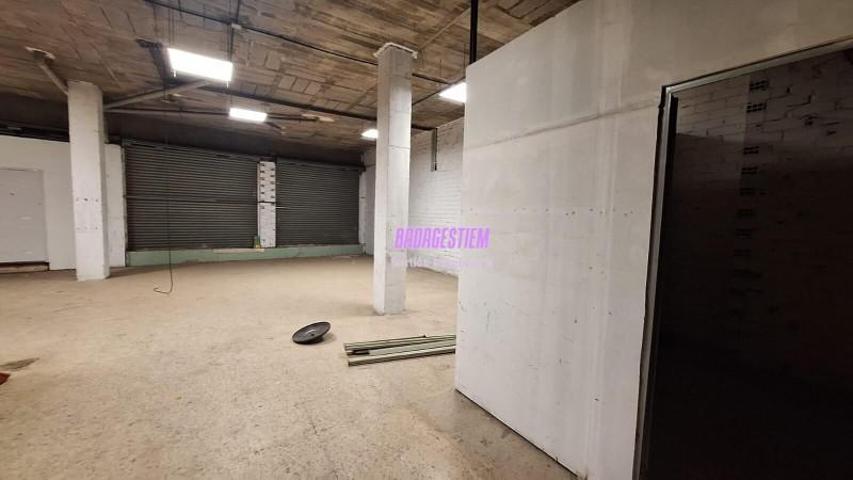 Local comercial en alquiler en Badalona, La Morera photo 0