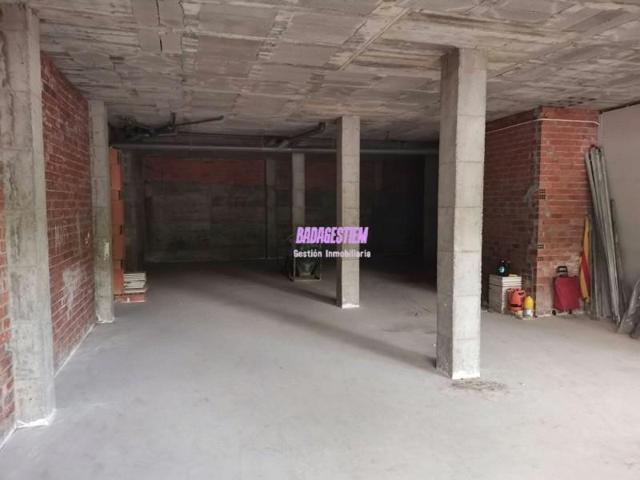 Local comercial en alquiler en Badalona, La Morera photo 0
