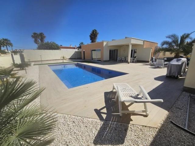 Chalet en venta en Torrevieja photo 0