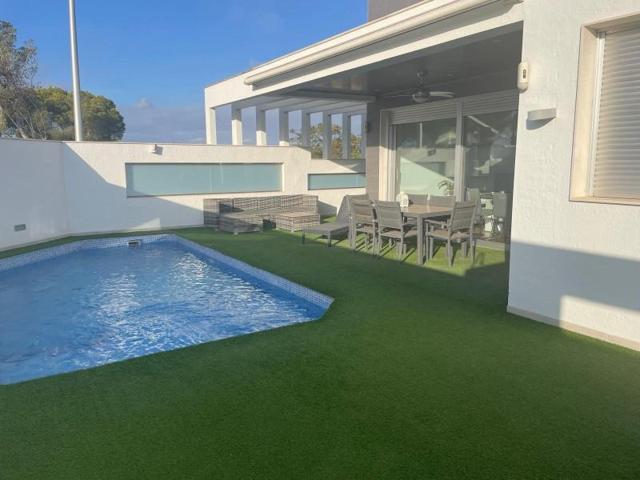 Chalet en venta en Pilar de la Horadada photo 0