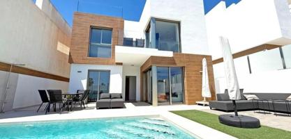 Chalet en venta en Orihuela Costa photo 0