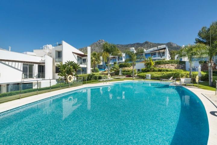 Adosada en venta en Marbella photo 0