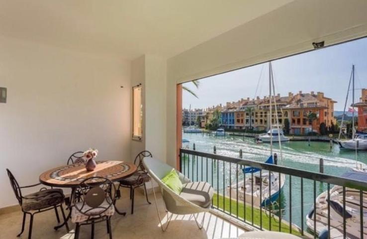 Apartamento en venta en Sotogrande, Sotogrande - La Marina photo 0
