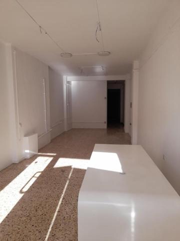 Local comercial en alquiler en Abrera, Ajuntament photo 0