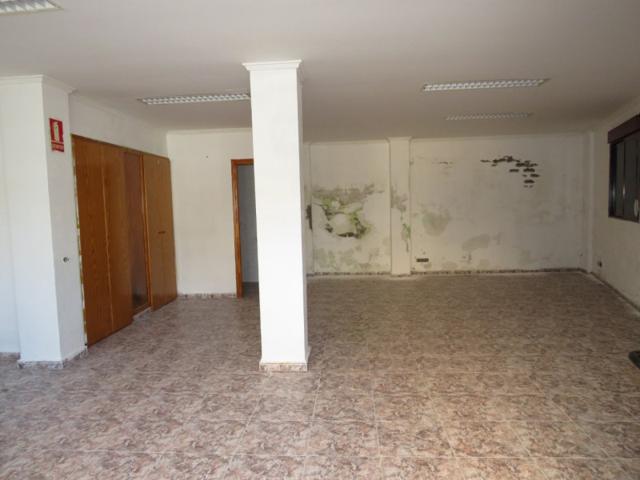 Local comercial en alquiler en Albaida, Avinguda la fira photo 0