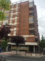 Local comercial en alquiler en Valladolid, Paseo Zorrilla photo 0