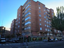 Piso en alquiler en Valladolid, Delicias photo 0