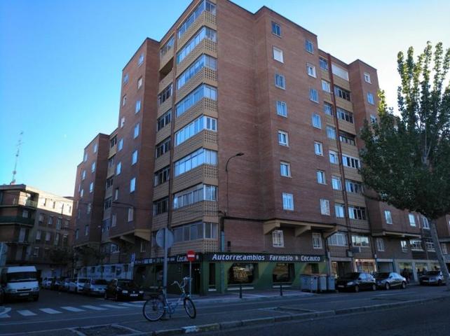 Piso en alquiler en Valladolid, Delicias photo 0