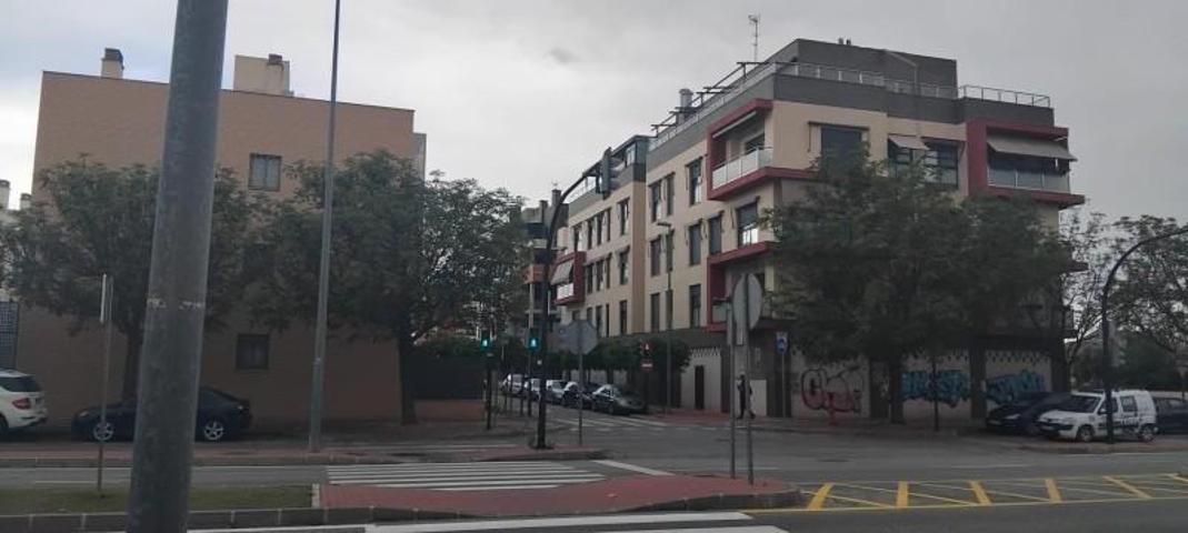 Local comercial en alquiler en Murcia, Santiago y Zaraiche photo 0