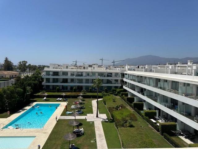 Duplex en alquiler en Estepona, Estepona East - Bel Air photo 0