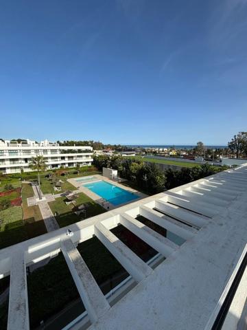 Duplex en alquiler en Estepona, Estepona East - Bel Air photo 0