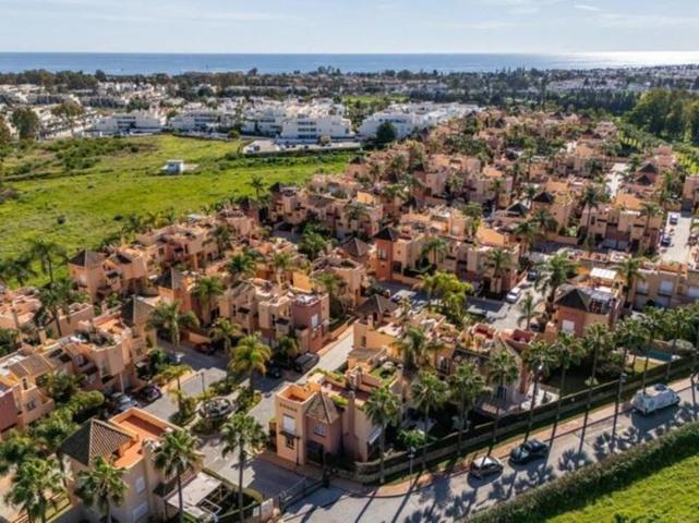 Adosada en alquiler en Marbella, Nueva Andalucia - Condes de Iza photo 0