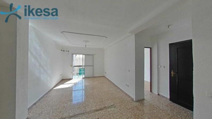 Piso en venta en Sevilla, La Plata photo 0