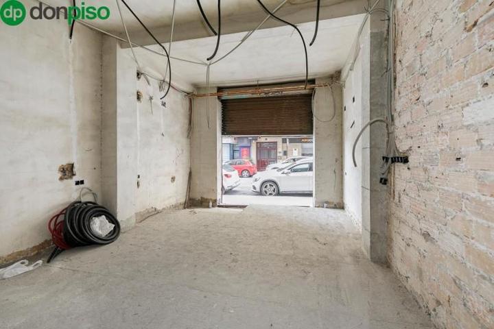 Local comercial en venta en Granada, Arabial photo 0