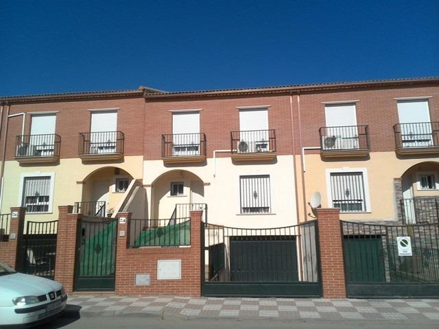Adosada en venta en Andújar, Andalucia photo 0