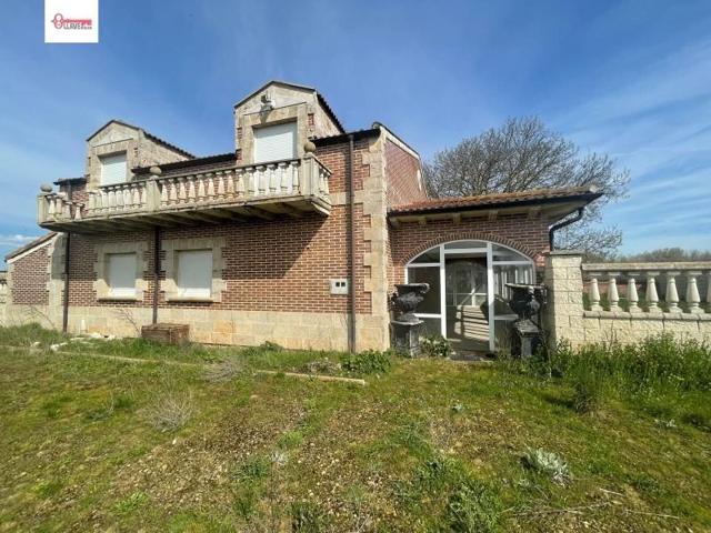 Casa en venta en Melgar de Fernamental, Melgar de fernamental photo 0