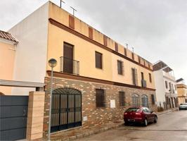 Adosada en venta en Paradas, Centro photo 0