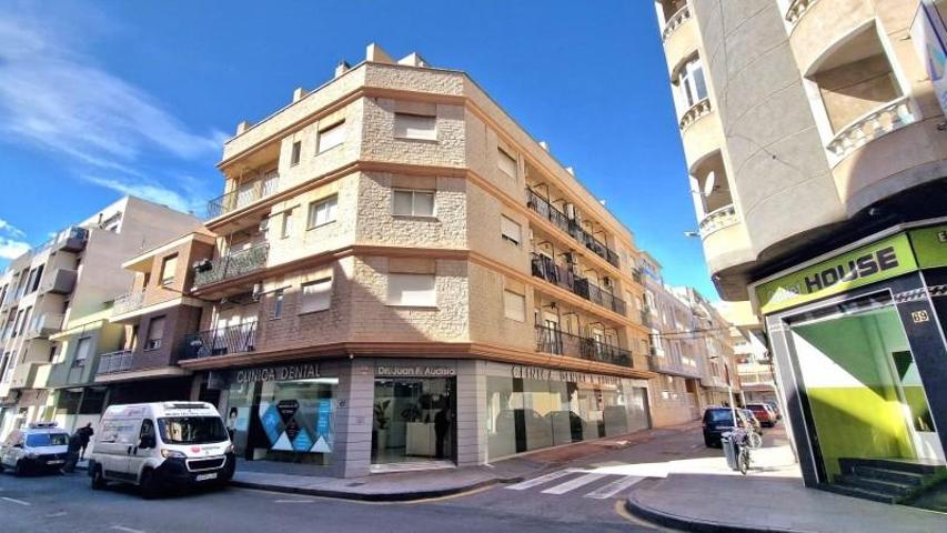 Piso en venta en Torrevieja, Centro photo 0