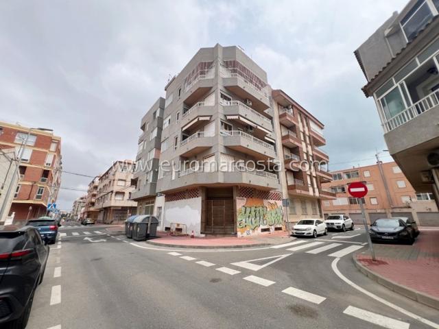 Apartamento en venta en Torrevieja photo 0
