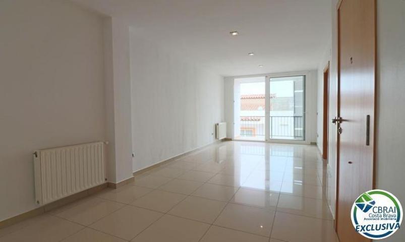 Apartamento en venta en Roses, Puig-Rom photo 0