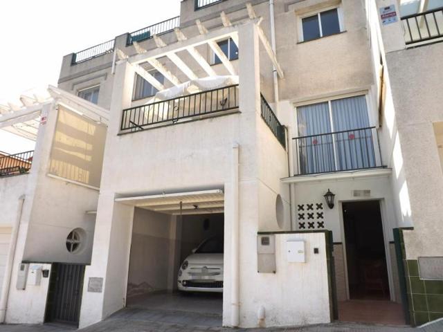 Adosada en venta en Segur de Calafell, Centro photo 0