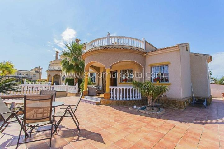 Chalet en venta en Guardamar del Segura, EL RASO photo 0