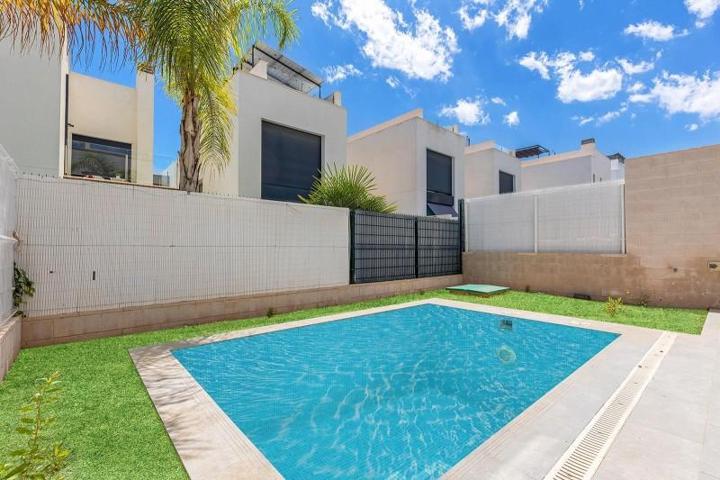 Chalet en venta en Orihuela Costa, PAU 26 photo 0