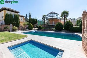 Casa en venta en Zubia, Centro photo 0